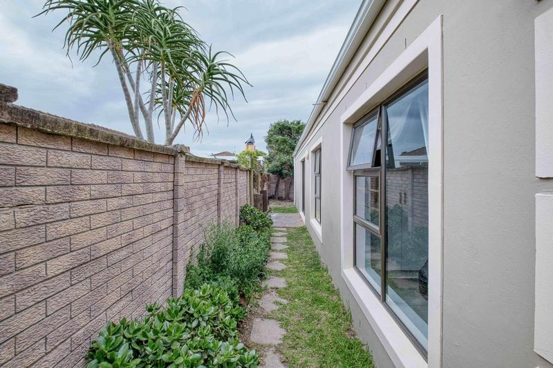 5 Bedroom Property for Sale in Port Elizabeth Eastern Cape